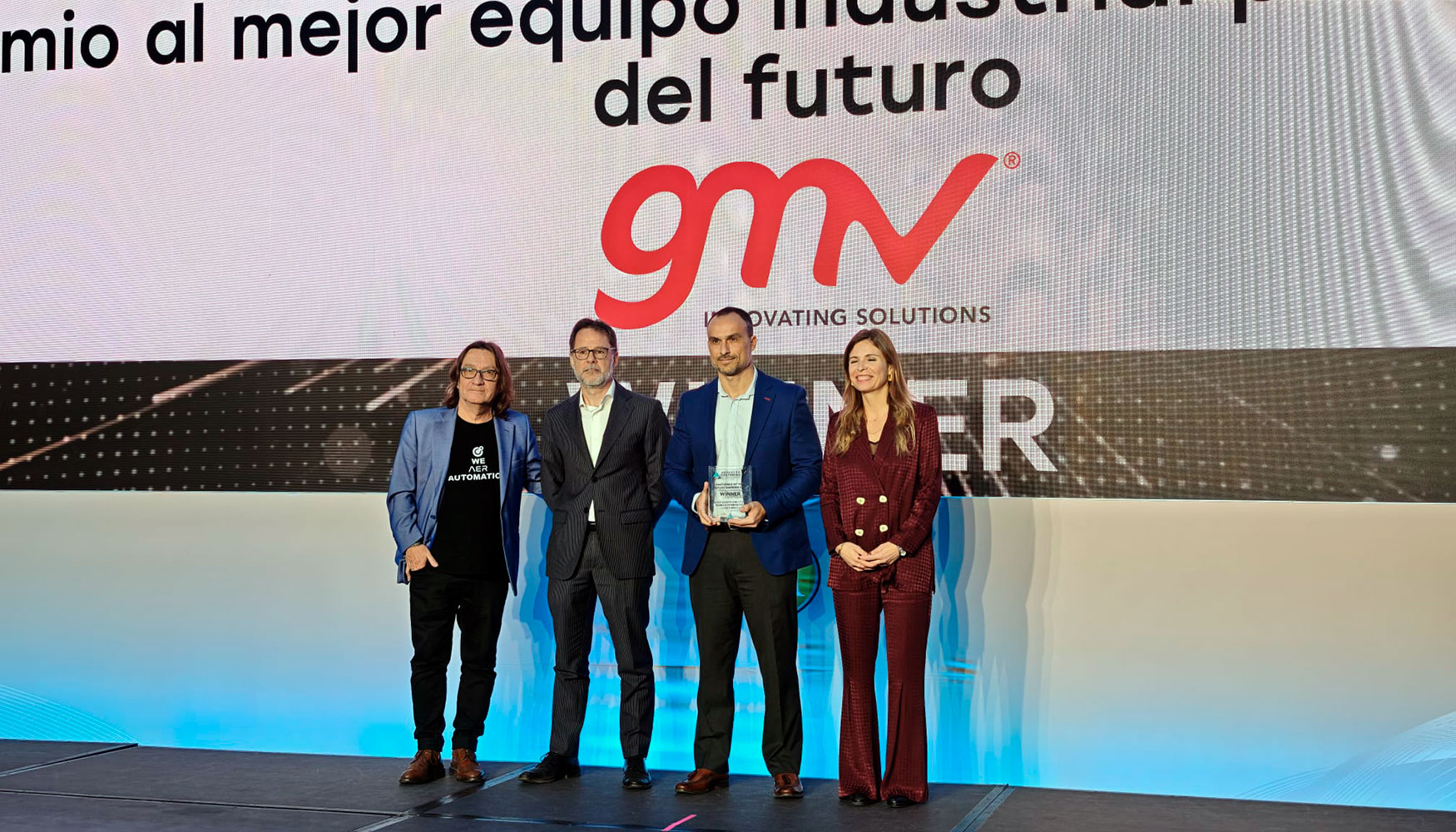 El equipo de GMV recogiendo el premio �Mejor equipo industrial para la f�brica del futuro� en los Factories of the Future Awards 2026 por su...