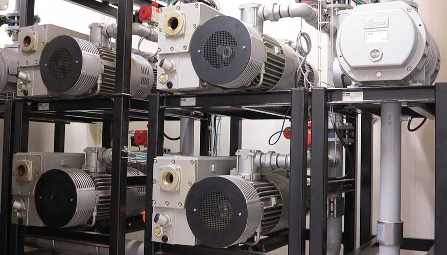 Fig. 2: Vista parcial del sistema de vac�o centralizado. Fuente: Busch Vacuum Solutions