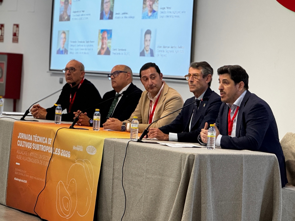 En el acto de inauguraci�n participaron (de izquierda a derecha)...