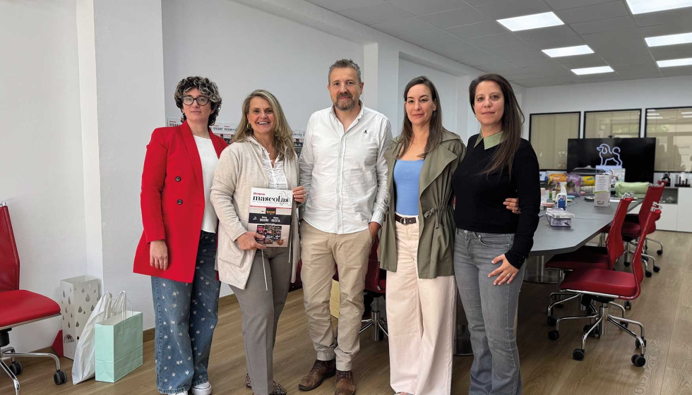De izda a dcha: Almudena Blanco, Julia Bernaldo, Pepe Bola�o, Neus Candela y Helena Esteves