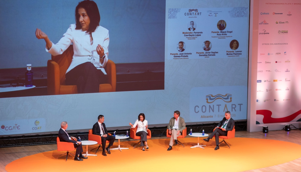 El programa tambi�n incluy� la mesa redonda dedicada a 'La problem�tica de la vivienda en Espa�a, una visi�n desde el sector de la edificaci�n'...