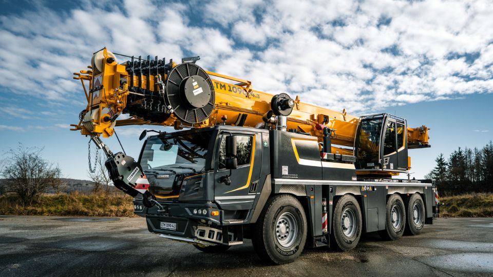 A LTM 1090-4.3 integra a gama de gruas todo-o-terreno da Liebherr equipadas com o novo sistema de controlo LICCON3...