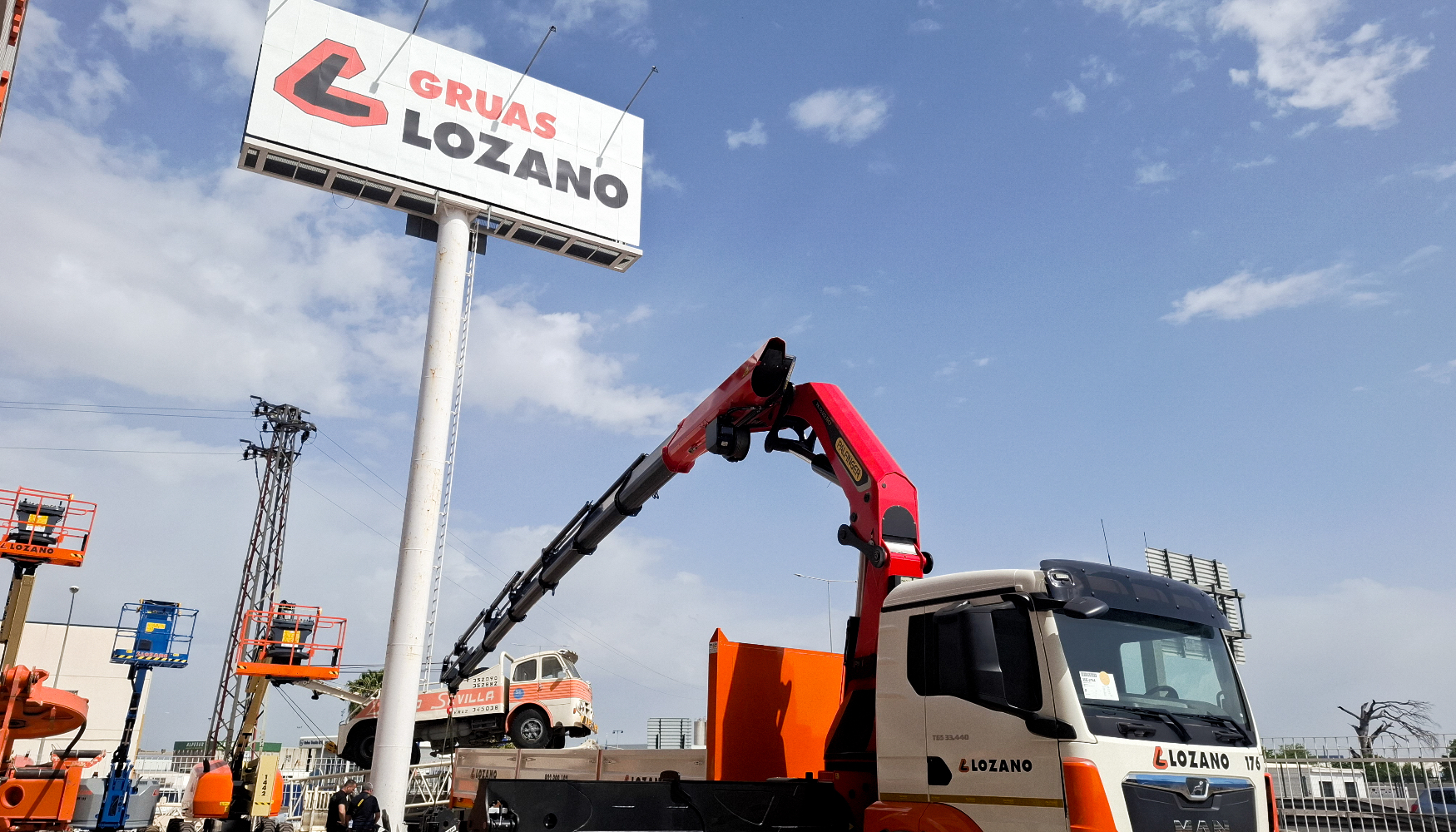 Nueva Palfinger PK 48.002 TEC 7 entregada en las instalaciones de Gr�as Lozano