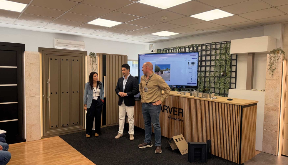 Juan Oliver, CEO de Grupo Marver (en el centro de la imagen), durante el acto de presentaci�n de Unica...