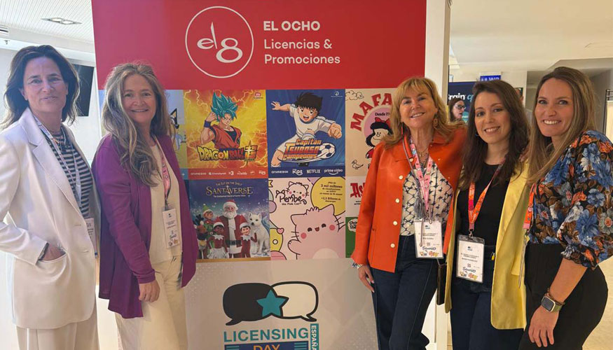 Equipo de profesionales de El Ocho, Licencias y Promociones, de izquierda a derecha...