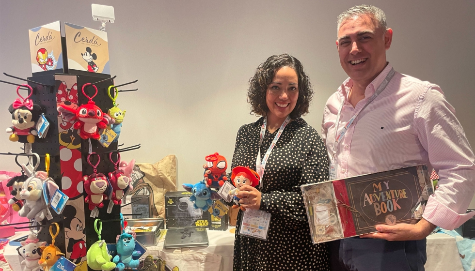 B�rbara Rodr�guez, licensing specialist and brand manager, y Jordi Campos, director comercial de Artesan�a Cerd�