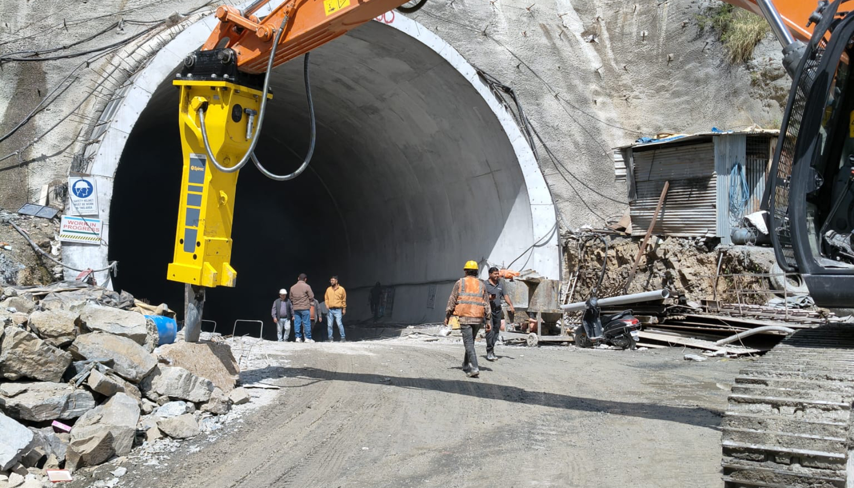 Este equipo se introdujo como una alternativa de excavaci�n controlada y no explosiva