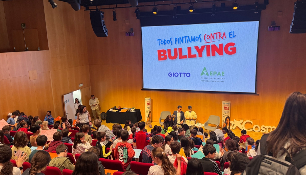 Cerca de 170 alumnos de Primaria participaron en la jornada �Todos pintamos contra el bullying� celebrada en CosmoCaixa Barcelona...