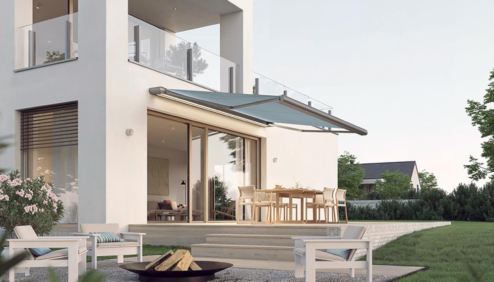 Os sistemas de prote��o solar t�xtil Climara W25 e Terrea K55, da Warema, proporcionam um sombreamento eficaz em espa�os exteriores...