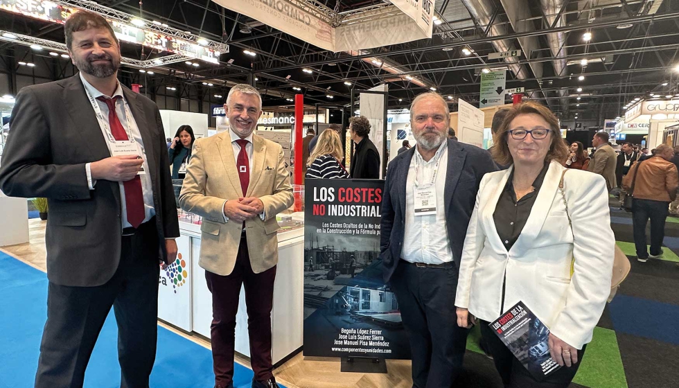 Los autores de �Los costes de la no industrializaci�n� durante la presentaci�n del libro en Rebuild 2026