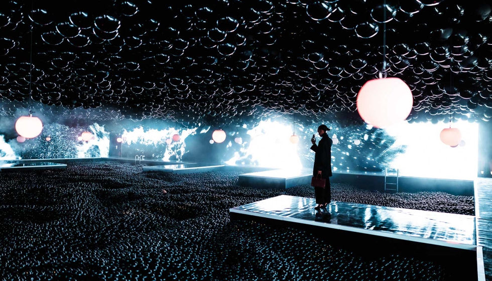 �Hyperstellar� de Hyperstudio en colaboraci�n de Quiet Ensemble es una de las propuestas m�s transgresoras de la exposici�n �Euphoria�...