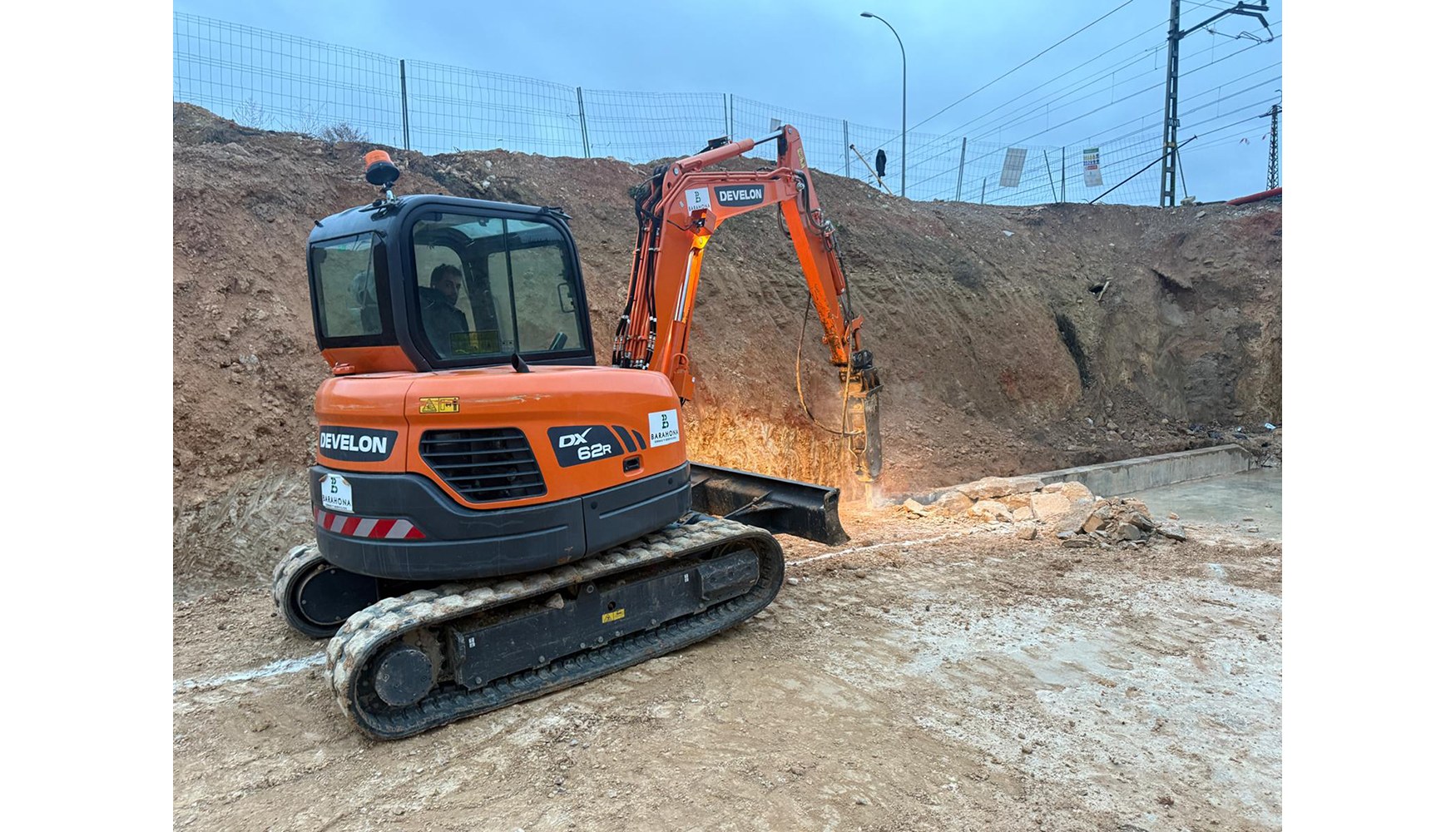 Excavadora Develon DX62R-3