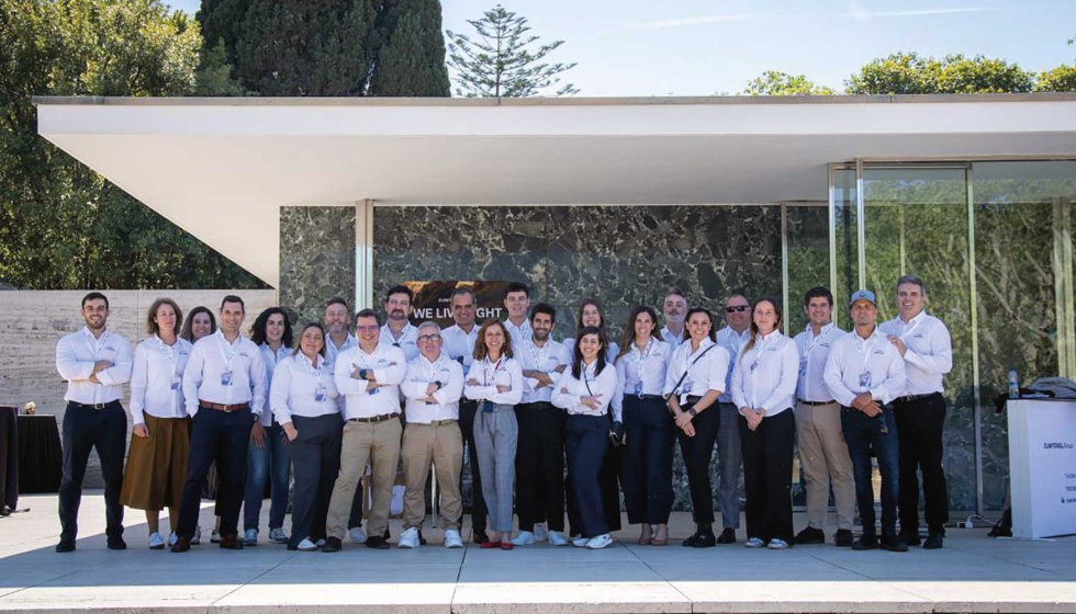 Foto de familia de representantes de grupo Zumtobel en la �ltima parada de �Light(s) on Tour� celebrada en Barcelona