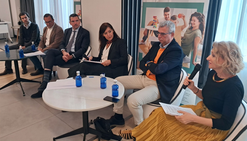 Mesa redonda nueva directiva europea de eficiencia energ�tica de los edificios que se celebr� durante la asamblea de Andimat...