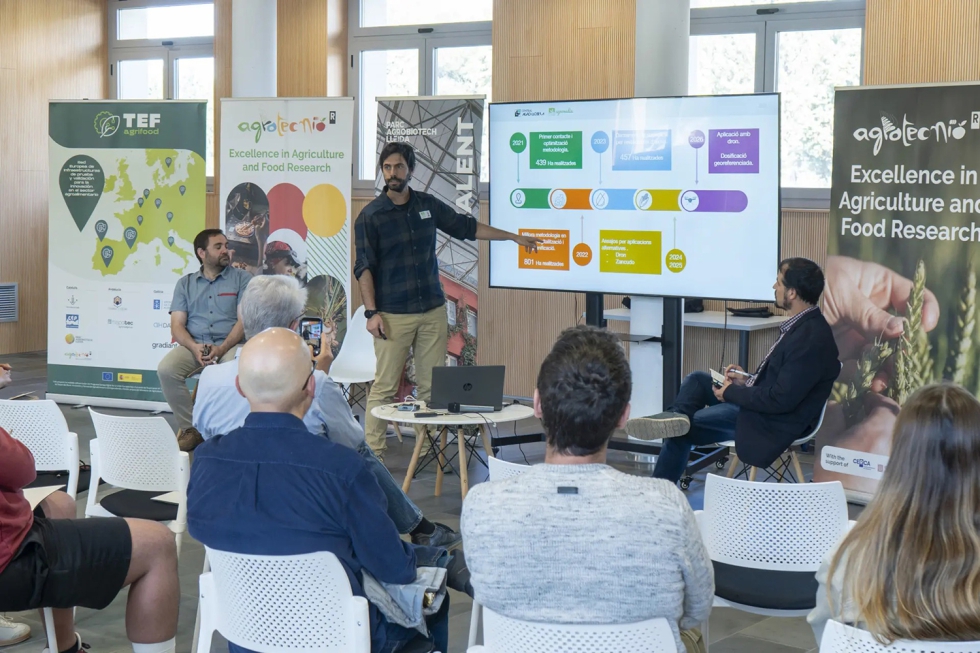 El investigador del GRAP �lex Escol� y el coordinador de I+D+i de Agronatur David Valverde presentaron el proyecto