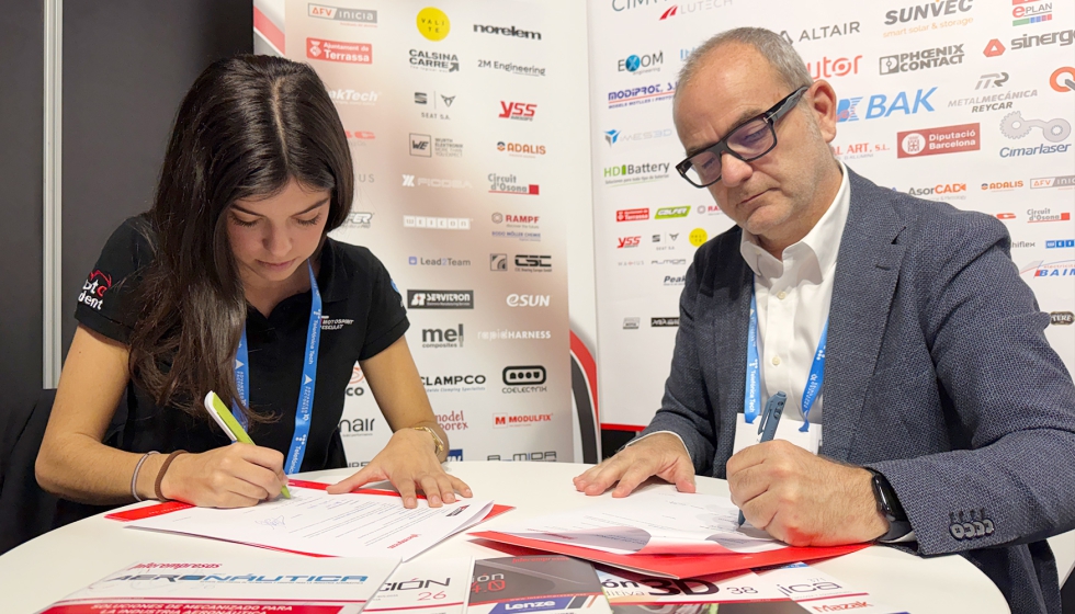 Berta Paladini, Team Leader de MotoSpirit ESEIAAT, y Aleix Torn�, director ejecutivo de Interempresas Media...
