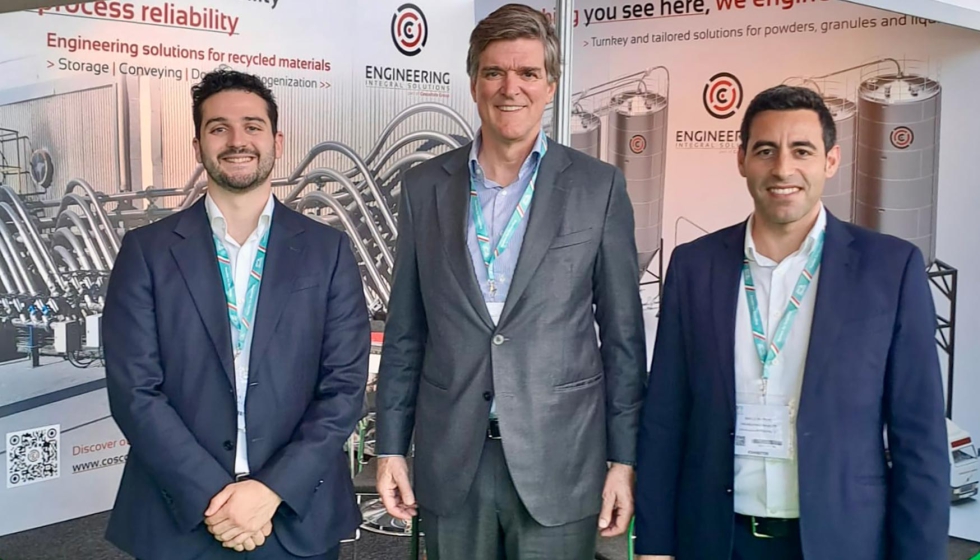 De izquierda a derecha, Ivan Ma��, ingeniero comercial de Coscollola Engineering; Ricardo Coscollola, CEO del Grupo Coscollola; y Marco Patruno...