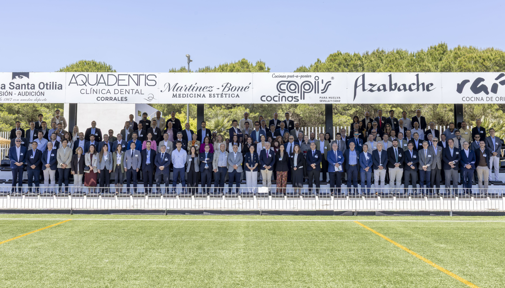 Fotos de familia con los asistentes a la Asamblea General de Aminer 2026