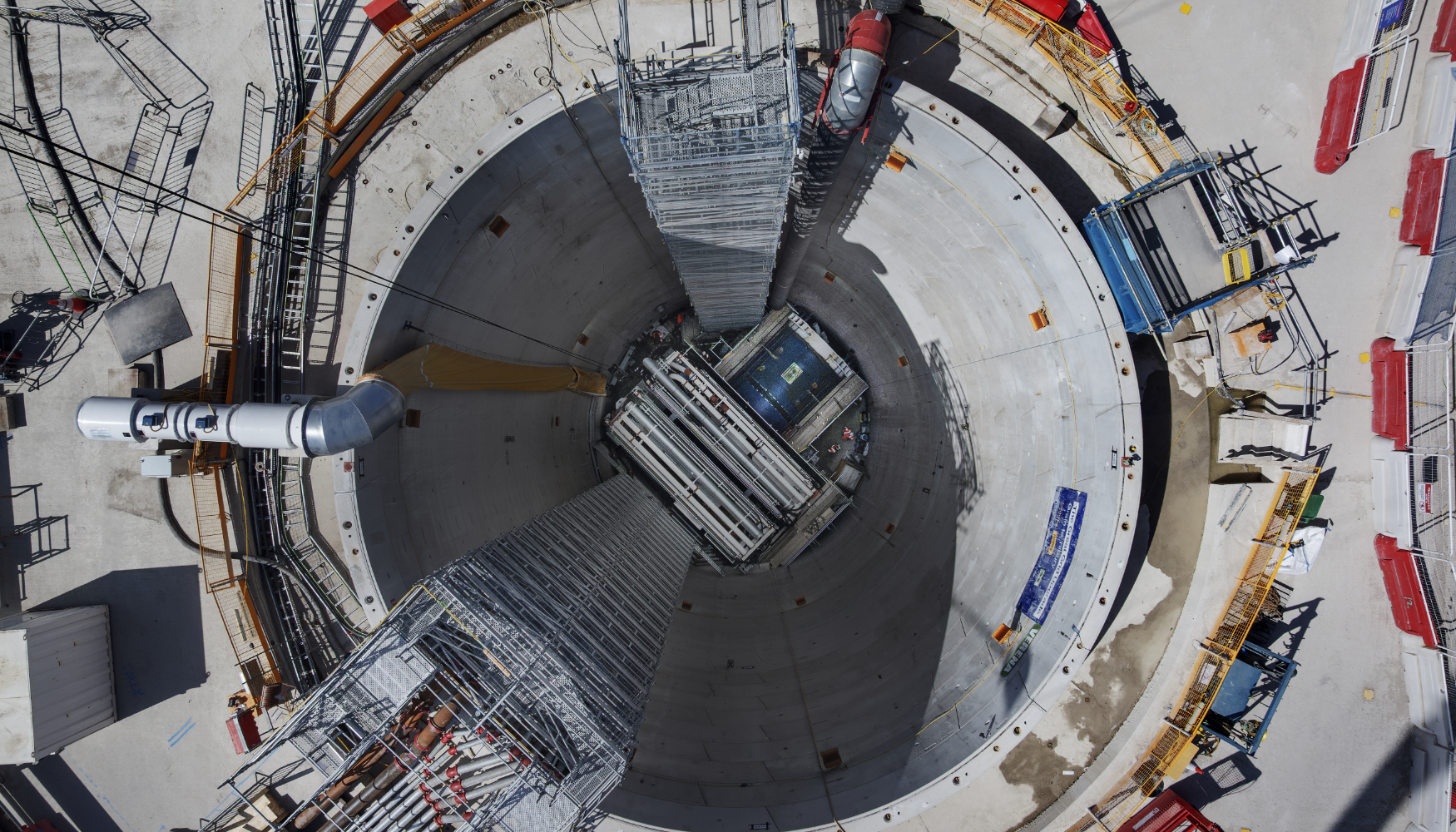 Tuneladora en el pozo de lanzamiento del T�nel de cableado del T�mesis