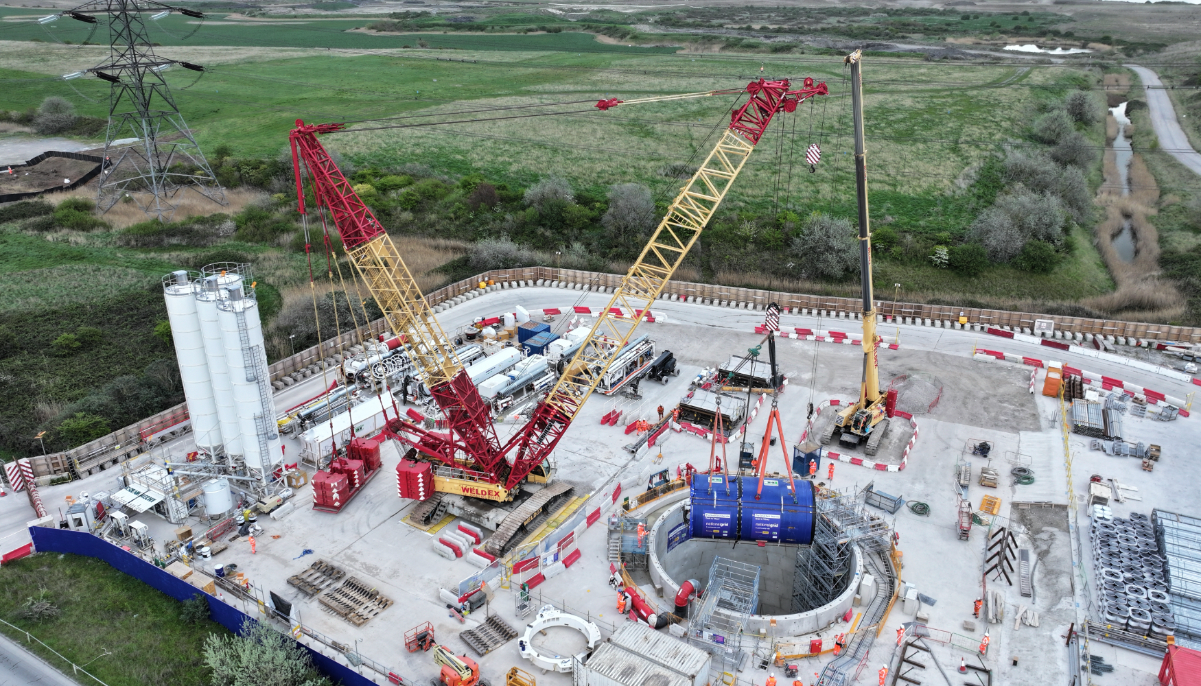 De la tierra a Tilbury: la tuneladora se eleva hasta el pozo de lanzamiento en Tilbury