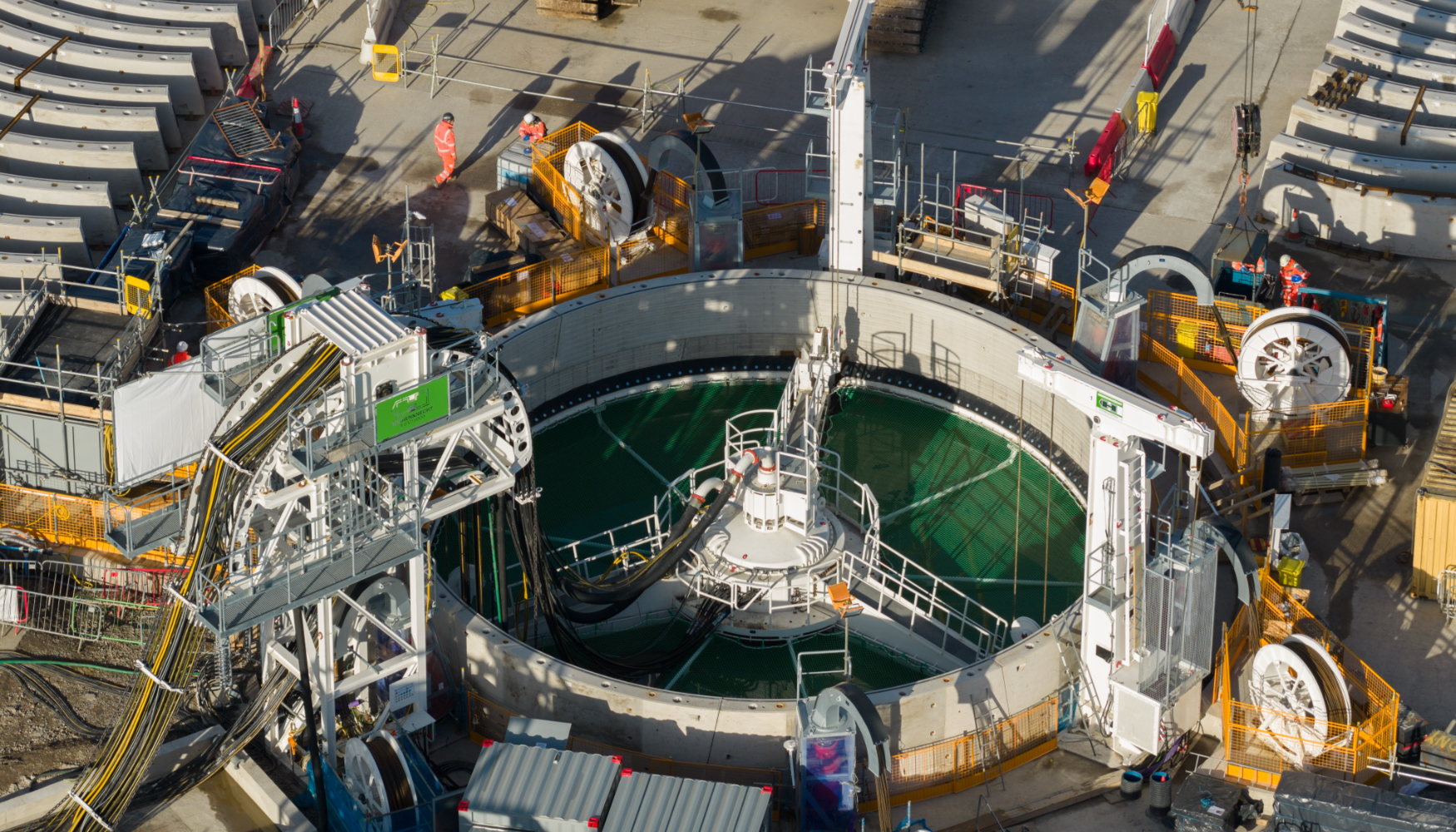 M�quina de pozo vertical (VSM) durante la construcci�n del pozo de lanzamiento del t�nel de cableado del T�mesis