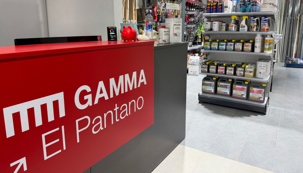 Detalle de la transformaci�n del punto de venta de Gamma el Pantano en Ibiza
