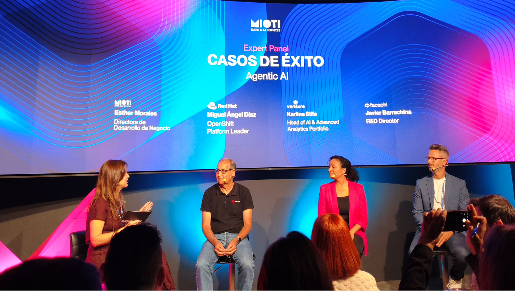 De izquierda a derecha, Esther Morales (MIOTI), Miguel �ngel D�az (Red Hat), Karlina Silfa (Verisure) y Javier Barrachina (Facephi)...