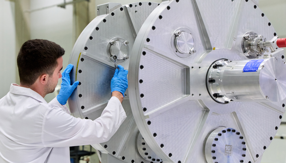 El sistema fabricado por el centro tecnol�gico permite modular con alt�sima precisi�n el haz de neutrones en el instrumento...