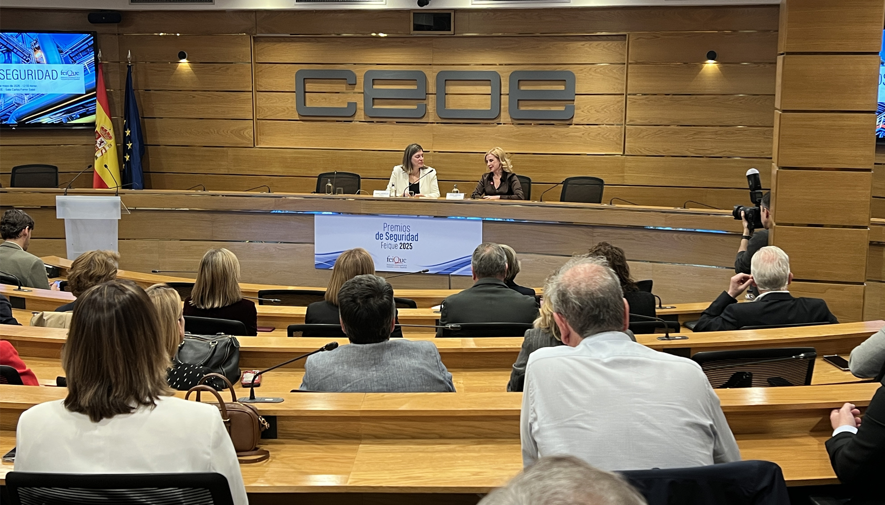 Laura Castrillo, directora de Transici�n Energ�tica, Sostenibilidad y Seguridad Integral de Feique, y Rosa Santos...