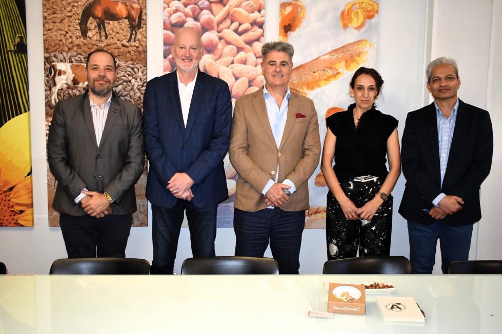 Representantes de Almendrave y del Almond Board de California en la reuni�n celebrada en Madrid