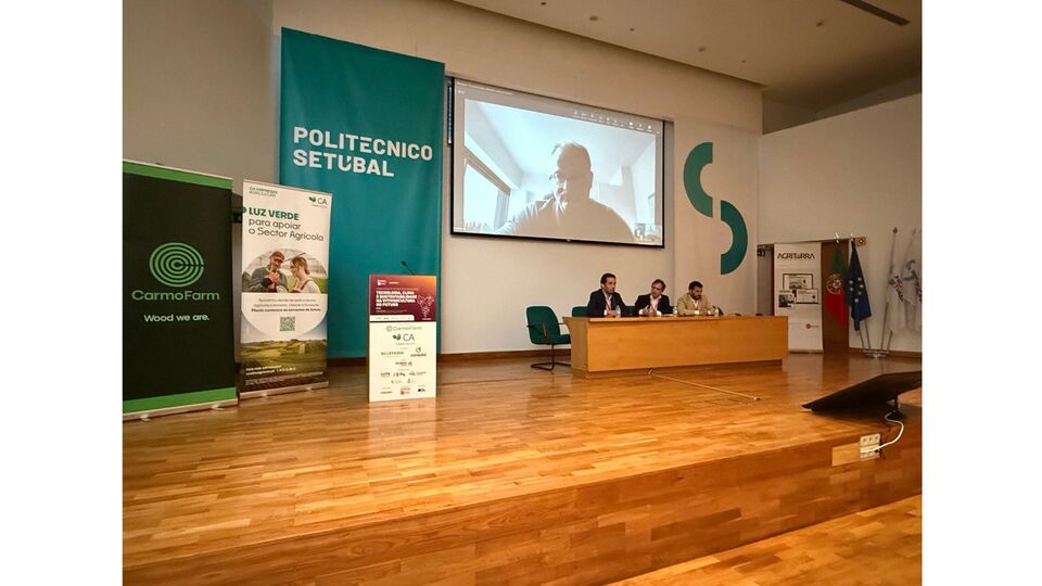 A segunda mesa redonda centrou-se no tema �Inova��o tecnol�gica e digital como motor da competitividade na vitivinicultura�...