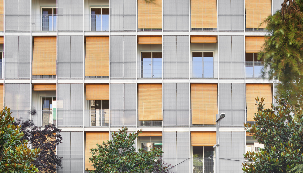 Persiana Barcelona est� teniendo mucha presencia en proyectos de vivienda p�blica y vivienda social, como en este edificio de VPO en Cornell�...