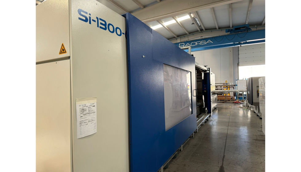 Inyectora TOYO Si-1300-7 de gran tonelaje instalada en el showroom t�cnico de Raorsa