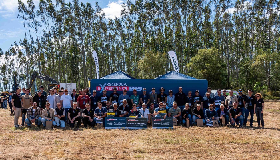 Vencedores e participantes no Desafio Florestal promovido pela Ascendum