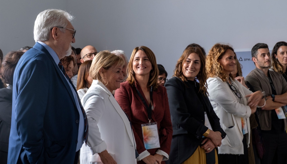 Bernardo Palomares, Paqui Hidalgo junto a Silvia, Cristina y M�nica Palomares Hidalgo