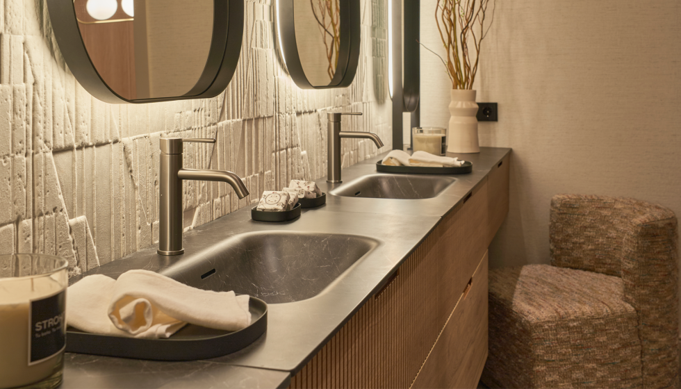 Kamaleohm, de Strohm, integra lavabo y encimera en una soluci�n continua con acabado efecto m�rmol y altas prestaciones t�cnicas...