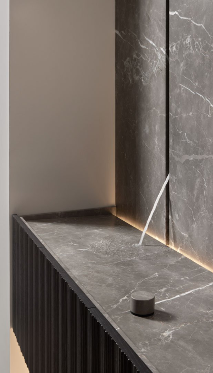 Lineadacqua, de antoniolupi, integra la tecnolog�a de forma invisible en propuestas minimalistas y altamente personalizables...