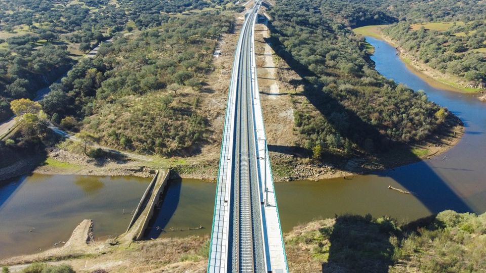 Com a presen�a da Infraestruturas de Portugal...