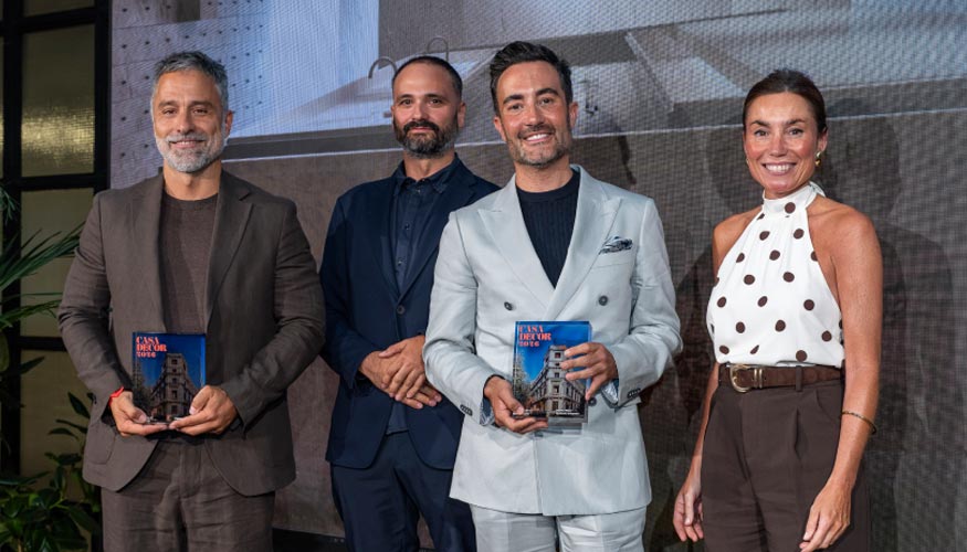 Javier Reyes de Cosentino y Jos� Mar�a Gimeno y Andr�s Navarro de Summunstudio recibieron el Premio en la categor�a de Mejor Dise�o de Producto...