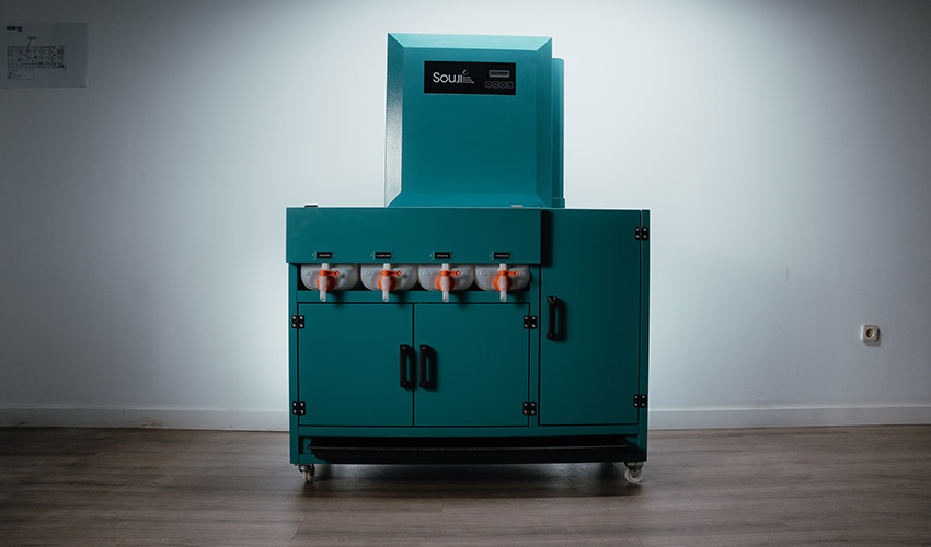 La tecnolog�a de Souji permite convertir aceite de cocina usado en productos de limpieza sostenibles directamente en las instalaciones del cliente...