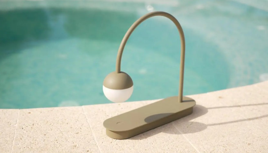 Mini Bold incorpora adem�s un sistema de control t�ctil integrado en la base que permite encender...
