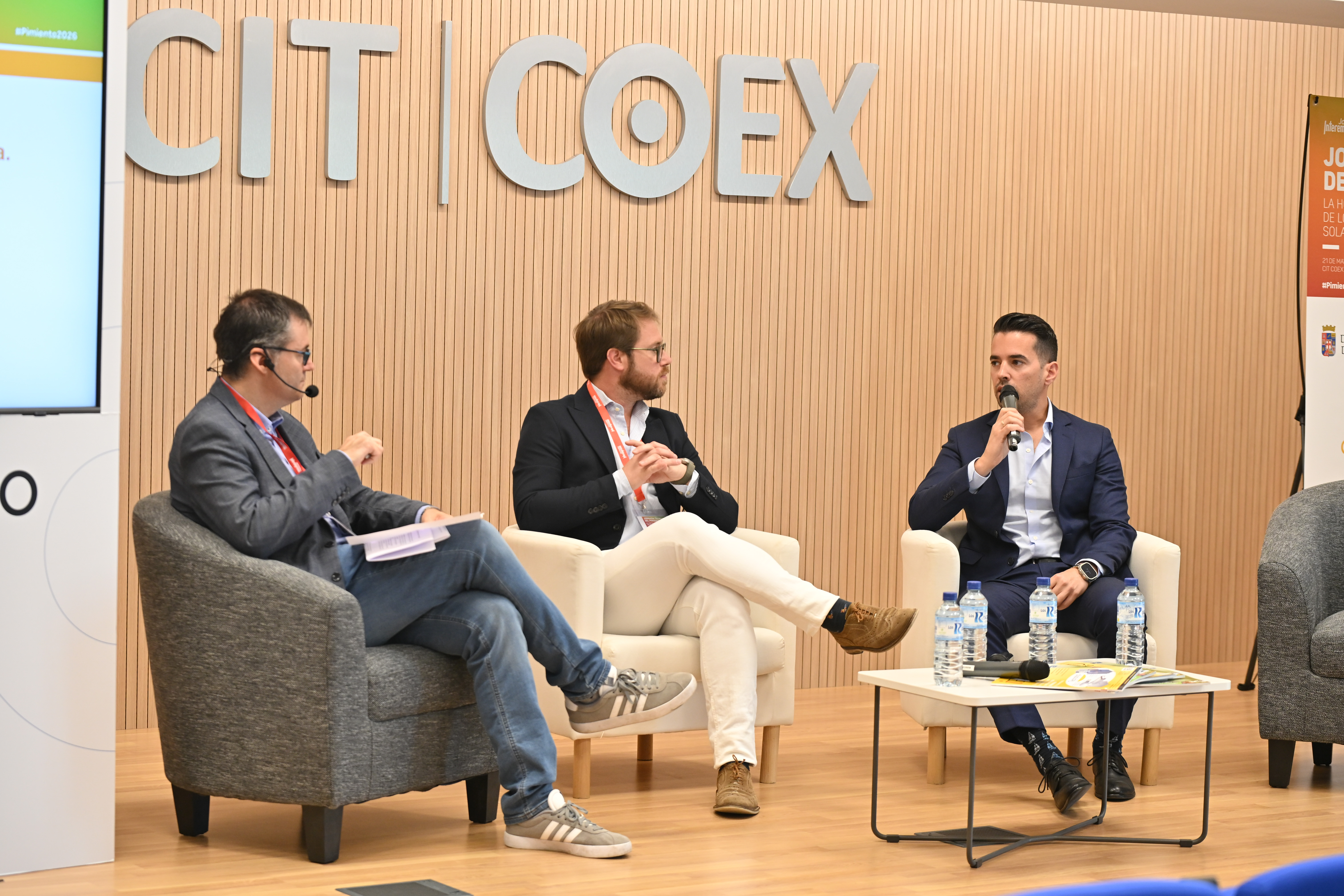 De izquierda a derecha, Elio Sancho (Interempresas), Leopoldo P�rez (Hispatec) y Jos� P�ez (P�ez Aduanas)