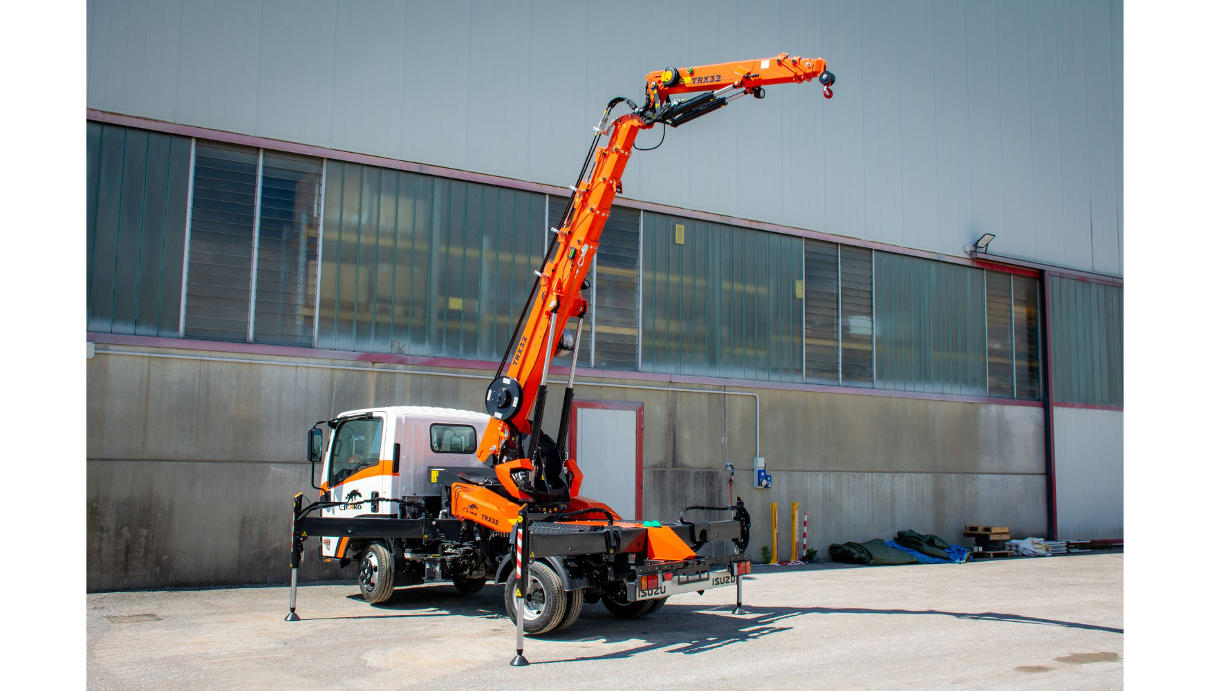 Jekko TRX32 en cami�n Isuzu