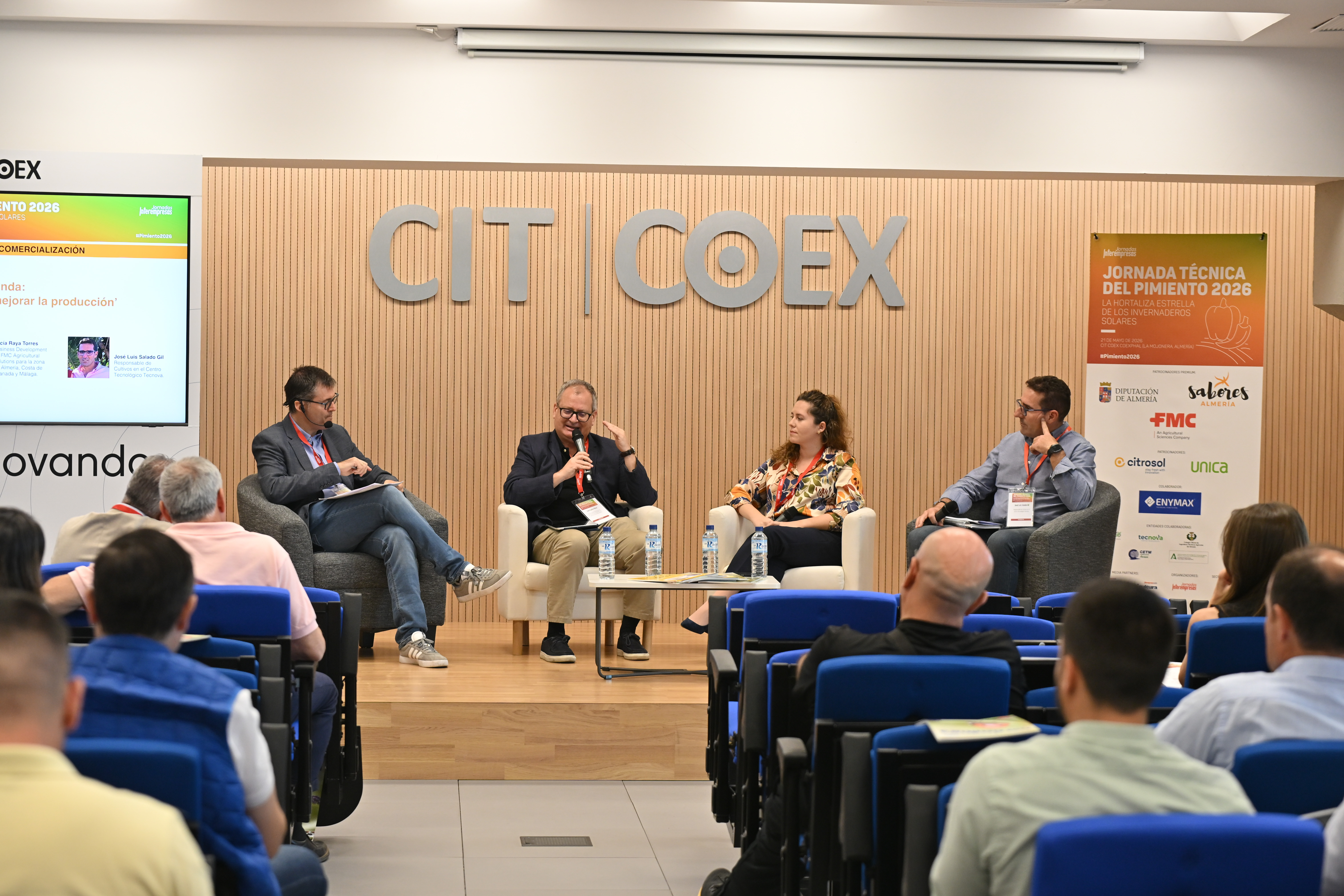 De izquierda a derecha, Elio Sancho (Interempresas), Juan Carlos P�rez Mesa (Coexphal y UAL)...