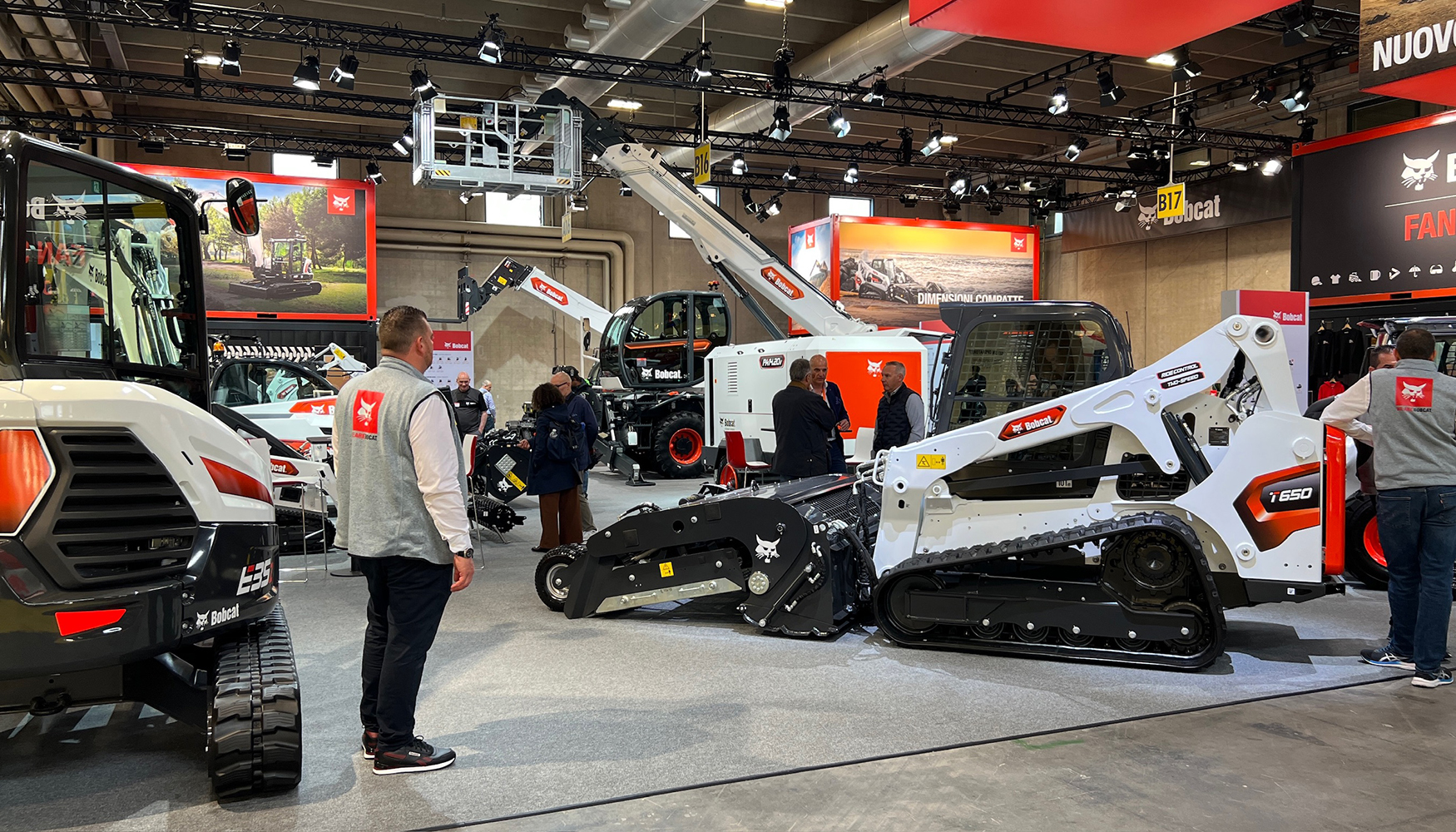 Nue va cargadora compacta T650 en el stand de Bobcat en Samoter 2026