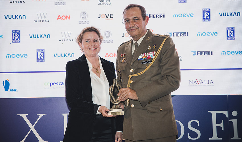 Beate Soia, directora Mar�timo Norte de AON; y el teniente general del Ej�rcito de Tierra Enrique Campo Loarte, directos general del INTA-CEHIPAR...