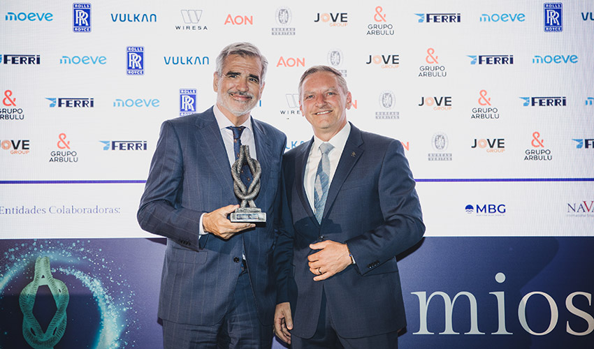 Adolfo Utor, presidente de Bale�ria; y Christof Von Bank, director general de Rolls-Royce Solutions Ib�rica