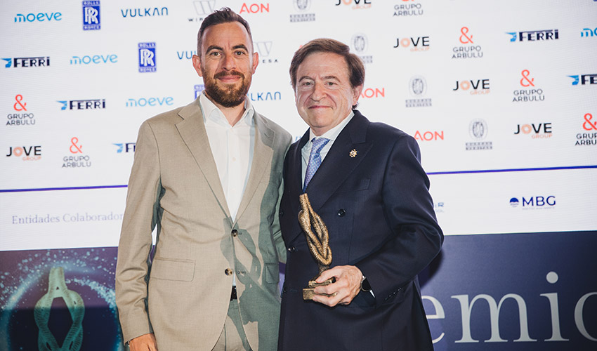 Fernando S�nchez Matr�n, responsable de lubricantes marinos de Moeve; y Carlos Cremades, presidente de Marflet y de la Real Academia de la Mar...