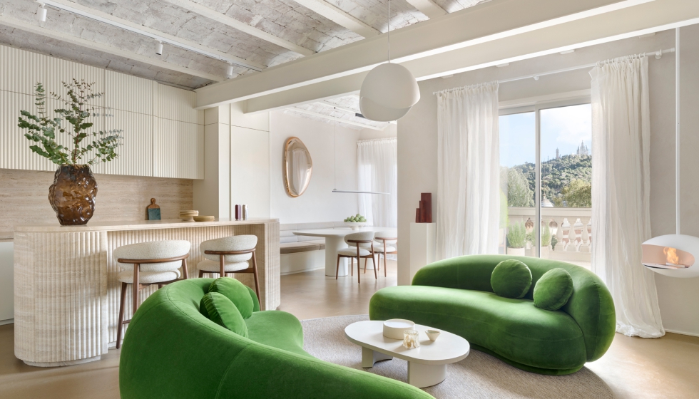 Ubicada en una finca del Eixample, la vivienda conserva elementos originales como las b�vedas catalanas...
