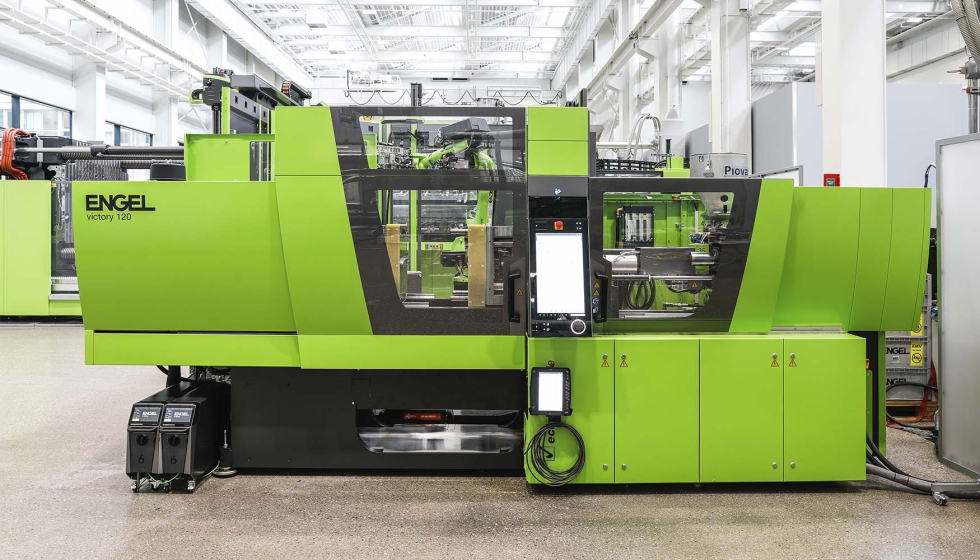 C�lula de inyecci�n con m�quina Engel victory sin columnas y robot easix para la fabricaci�n automatizada de componentes compuestos termopl�sticos...